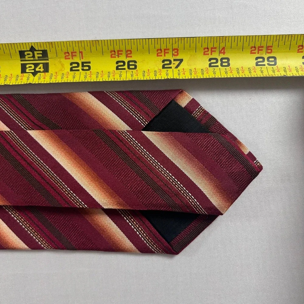Hugo Boss Necktie Men Burgundy Striped 100% Silk Made in Italy Business Designer